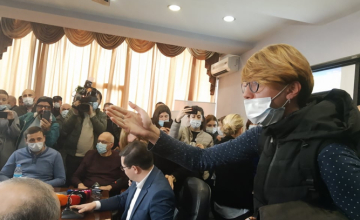 "მორალური უფლება არ გაქვთ საზოგადოებას ელაპარაკოთ" - ზუგდიდის საკრებულოს წევრებს კობა ლეთოდიანის შვილი დაუპირისპირდა