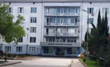 ანაკლიის გზაზე დაშავებული ერთ-ერთი ახალგაზრდა მამაკაცის მდგომარეობა მძიმეა