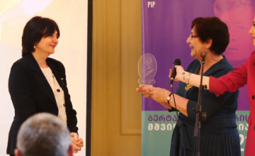 ბერტა ფონ ზუტნერის 2021 წლის პრემია "ათინათის" დამფუძნებელს რუსუდან ყალიჩავას გადასცეს
