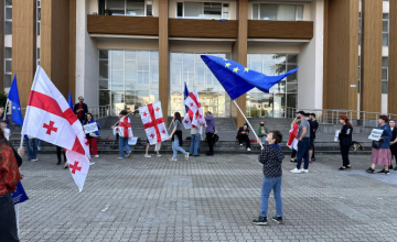 თბილისში წასვლამდე ვხურდებით - ზუგდიდში კვლავ აგენტების კანონს აპროტესტებენ (ფოტო)