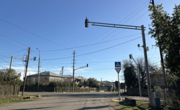 ზუგდიდში რამდენიმე ცენტრალურ ქუჩაზე შუქნიშნები დაზიანებულია