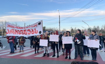 "ვითხოვთ ხელახალ არჩევნებს" - ზუგდიდში ქალთა მარში გაიმართა (ფოტო)