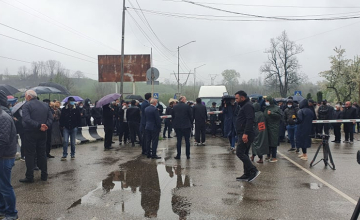 საოკუპაციო ხაზთან დაღუპული ცოლ-ქმრის ცხედრები ენგურის ხიდთან მიასვენეს (ფოტო)