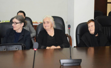 ზუგდიდში პედაგოგებს ფულადი ჯილდო გადაეცათ