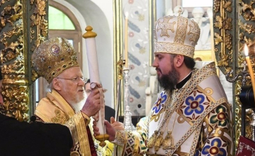 ეკლესიის წევრები წმინდა სინოდს უკრაინის ავტოკეფალიის ცნობის მოთხოვნით პეტიციით მიმართავენ