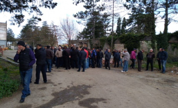 კეთილმოწყობის სამსახურის უკმაყოფილო თანამშრომლებს მერიის მაღალჩინოსნები შეხვდნენ