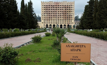 სოხუმში მიტინგი იმართება 