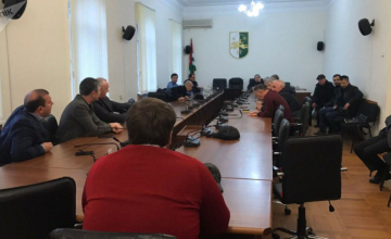 სოხუმი: პარლამენტი რაულ ხაჯიმბას გადადგომის წინადადებით მიმართავს
