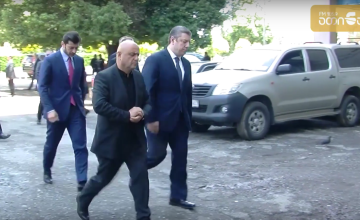 პრემიერმა მინისტრთა კაბინეტის წევრებთან ერთად ოთხოზორიას ოჯახს მიუსამძიმრა (ვიდეო)