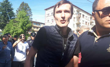 თენგიზ ჯგუშიას მოქალაქემ სანთებელა ესროლა