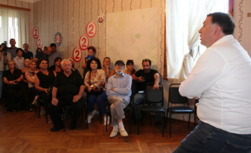 გიგი უგულავამ ზუგდიდში წინასაარჩევნო კამპანია დაიწყო (ვიდეო)
