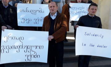 „ერთად გავათავისუფლოთ ვაჟა ექიმი“ - ადვოკატებმა ზუგდიდში აქცია გამართეს