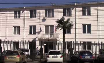 ზუგდიდის სასამართლომ ოჯახში ძალადობის ბრალდებით დაკავებულს პატიმრობა მიუსაჯა