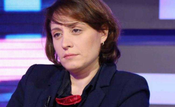 ელენე ხოშტარია აცხადებს, რომ ზუგდიდის სასამართლომ დააჯარიმა და იარაღის ტარების უფლება შეუზღუდა