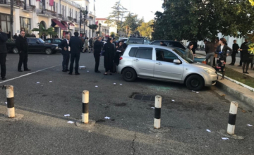 სოხუმის ცენტრში მომხდარ მკვლელობაში ეჭვმიტანილი დააკავეს