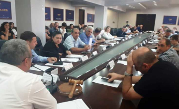 ზუგდიდის საკრებულოში საბავშვო ბაღების თემაზე იკამათეს