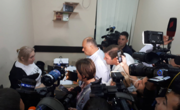 ოპოზიციის ინფორმაციით, ამომრჩეველთა სამაგიდო სიები და რეგისტრატორის ბეჭდები უბნებზე ვადაზე ადრე გასცეს