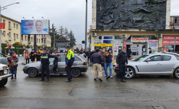 ზუგდიდში ავტოსაგზაო შემთხვევის შედეგად მოზარდები მსუბუქად დაშავდნენ