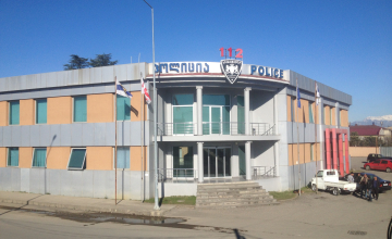 ზუგდიდში სკოლის დირექტორს ცემაში ადანაშაულებენ