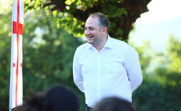 ირაკლი ჩიქოვანი მასწავლებლებს პროფესიულ დღეს ულოცავს და ბევრი ღირსეული თაობების აღზრდას უსურვებს