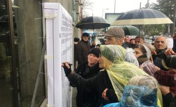 ქობალიას მხარდამჭერებმა სოლიდარობის პეტიციაზე ხელი საჯაროდ მოაწერეს 