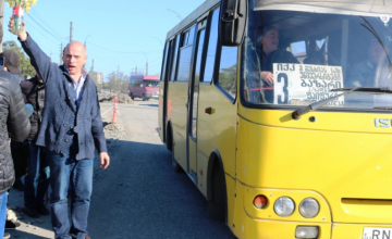 თენგიზ ჯგუშია გზების მოწესრიგების მოთხოვნით მათ გადაკეტვას აპირებს (ვიდეო)