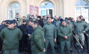 სოხუმში ოპოზიცია ბჟანიას თანაშემწის ქართულ მხარესთან შესაძლო მოლაპარაკებებს აპროტესტებს