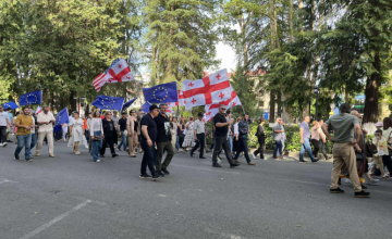 ზუგდიდში მოქალაქეებმა საქართველოს დამოუკიდებლობის დღე აქცია - მსვლელობით აღნიშნეს პროტესტის 180 - ე დღეს (ფოტო)