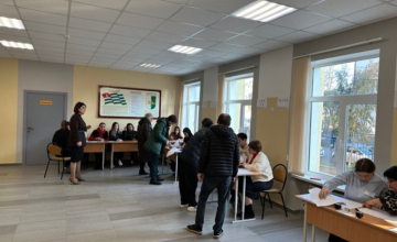 ოკუპირებულ აფხაზეთში ვადამდელი „საპრეზიდენტო“ არჩევნები მიმდინარეობს
