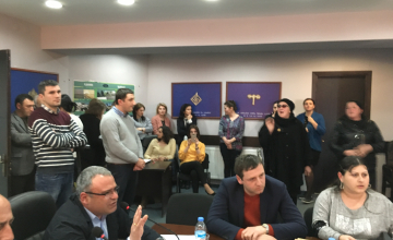 გარემოვაჭრეები საკრებულოს თავმჯდომარეს დაუპირისპირდნენ 