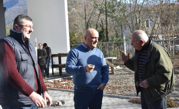 მუხურის ახლადაშენებული მეფუტკრეობის ბაზა გუბერნატორმა დაათვალიერა