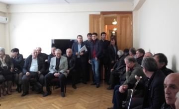 სოხუმში ვადამდელი საპრეზიდენტო არჩვენების საკითხზე რეფერენდუმის ჩატარებას ითხოვენ