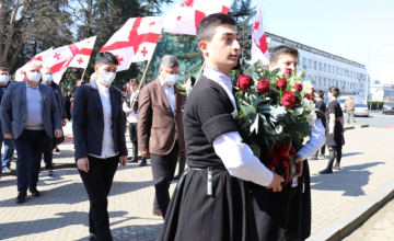 ზუგდიდში ზვიად გამსახურდიას ხსოვნას პატივი მიაგეს (ვიდეო)