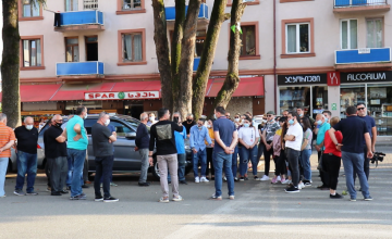 ზუგდიდში თაბუკაშვილის ქუჩაზე დაწესებული ცალმხრივი მოძრაობა გააპროტესტეს (ვიდეო)
