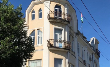 სოხუმში 2020 წელს დაბადებული პირველი ბავშვი 100 ათას რუბლს მიიღებს საჩუქრად 