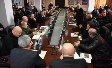 აქციის მონაწილე მონადირეები გარემოს დაცვის მინისტრს შეხვდნენ (ვიდეო)
