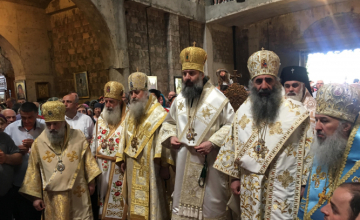 მშენებარე ტაძარში წირვას პატრიარქის მოსაყდრე ატარებს