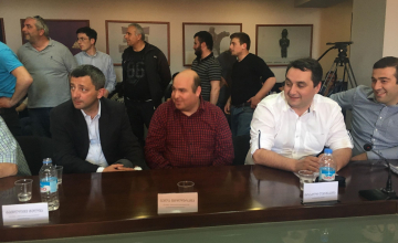 გელა თოლორაია საკრებულოს სხდომას რამდენიმე წუთით დაესწრო
