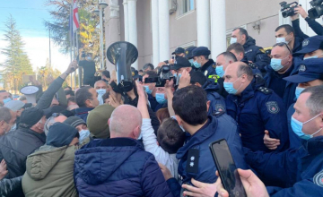 ჩხოროწყუს საკრებულოს ოპოზიციონერმა დეპუტატებმა მერიაში შეჭრა სცადეს