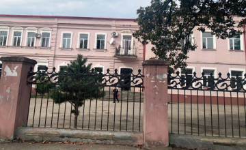 ზუგდიდის პირველი სკოლა ორი კვირით დაიხურა 