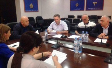 გუბერნატორი მერებსა და გამგებლებს: გამოდით კაბინეტებიდან 
