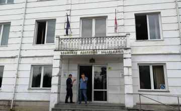 ზუგდიდის სასამართლომ ოჯახში ძალადობაში ბრალდებულს 6 წლიანი პატიმრობა მიუსაჯა