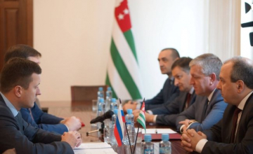 ჟენევის დისკუსიების თანათავმჯომარეებმა სოხუმში კონსულტაციები გამართეს