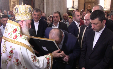 მეუფე გერასიმემ პრემიერსა და მინისტრებს ხატები აჩუქა 