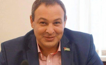 სოხუმის მერი „პრეზიდენტობის“ კანდიდატად დარეგისტრირდება