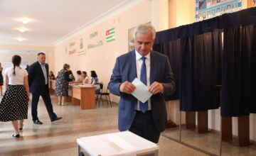 აფხაზეთის დე ფაქტო რესპუბლიკაში „საპრეზიდენტო არჩევნების“ მეორე ტური იმართება