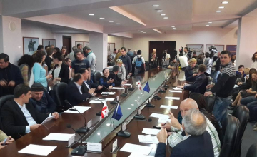 ზუგდიდის საკრებულოში თემისა და ქალაქის გაერთიანების საკითხის განხილვა დროებით ჩაიშალა 