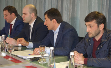  აფხაზი დეპუტატები რაულ ხაჯიმბას კორუფციის ხელშეწყობაში ადანაშაულებენ